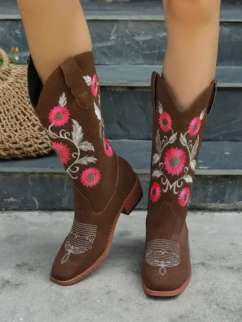 Fashionista Knee-High Embroidered Boots