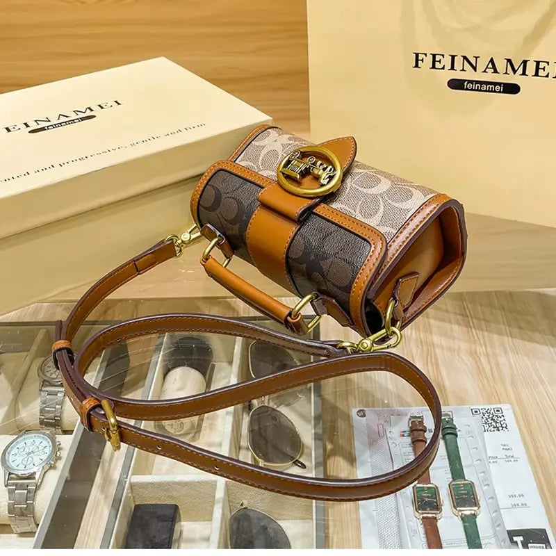 Designer Minimalist and fashionable small handbag